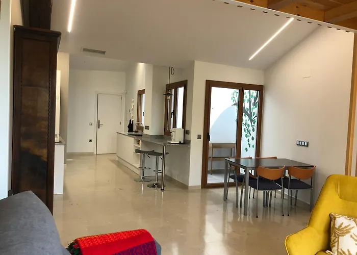 Antiga Biblioteca דירה סולסונה